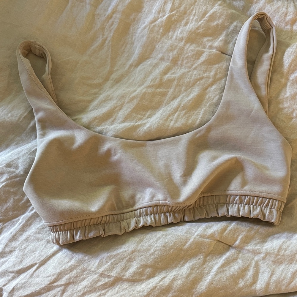 Lululemon Softstreme Scoop Neck Bra - Light Beige, Sz 10
